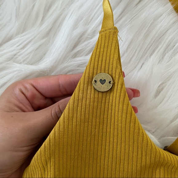 SOLD Mustard Yellow Workout Set Active Wear Size M - Picture 10 of 11